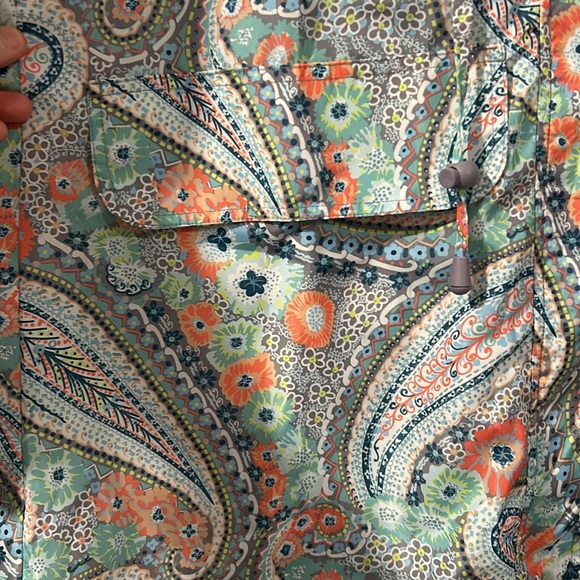 Vera Bradley rain jacket with food size medium nwt - Picture 3 of 5